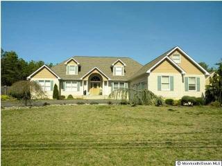 651 Monroe Ave, Lakehurst, NJ 08759-2441