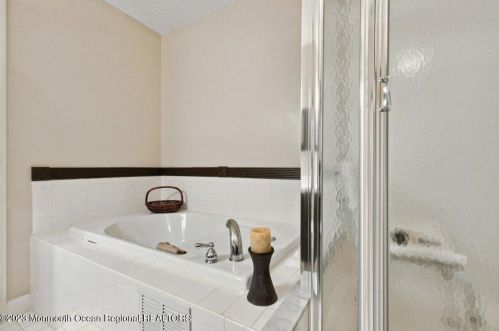 5 Phoenix Ct, Tinton Falls NJ  07712-7773 exterior