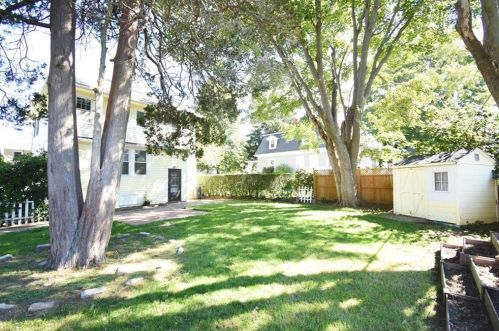 19 Bedlow Ave, Middletown, RI 02840-1403