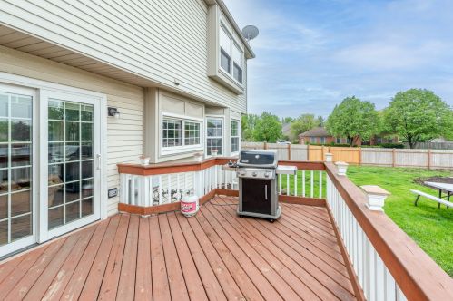 1075 Big Eagle Trl, Carol Stream IL  60188 exterior