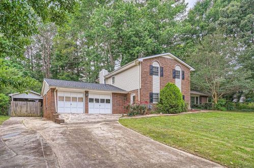 1147 Golden Cir, Lilburn, GA 30047-1913