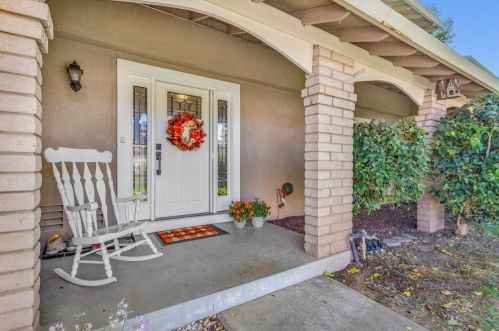 2255 La Grama Dr, Rancho Cordova, CA 95670-3136