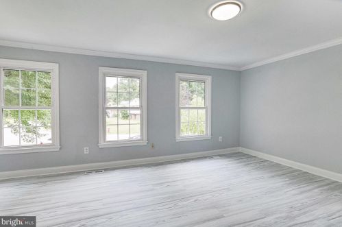 6309 Capella Ave, Springfield VA  22015-3220 exterior