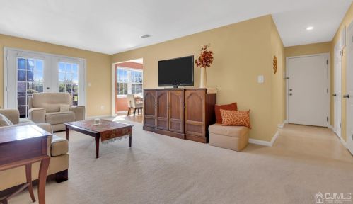 206 Newport Ct, Perth Amboy, NJ 08863-1470