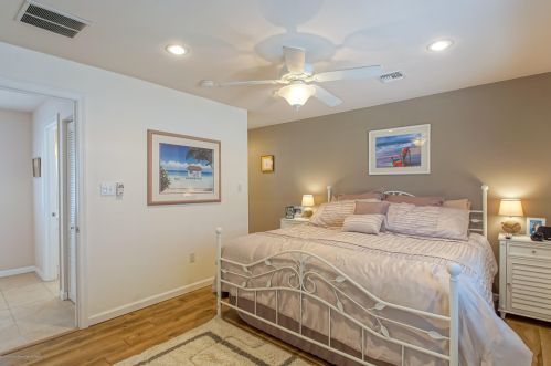 16 Las Vegas Rd, Lavallette NJ 08735-1815 exterior