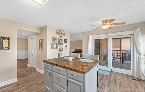 1151 Bradbury Cir, Carol Stream IL  60188-3903 exterior