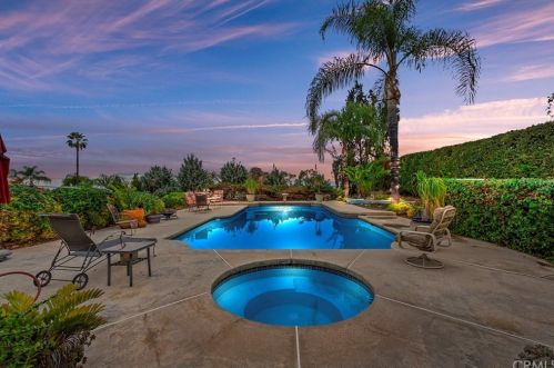 16422 Rancho Escondido Dr, Riverside, CA 92506-5813