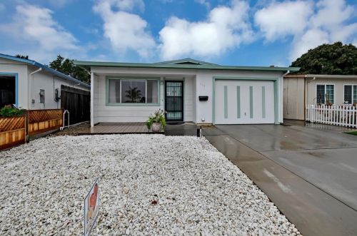 553 Cedar Dr, Watsonville, CA 95076-3535