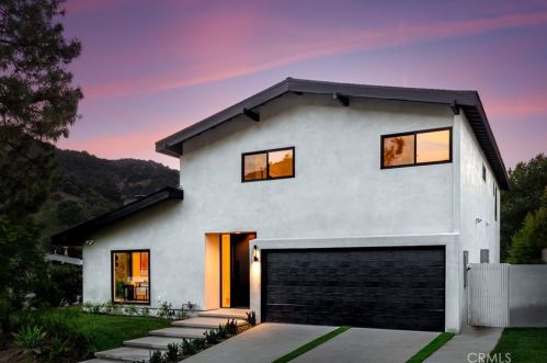 17252 Escalon Dr, Van Nuys CA  91436-4032 exterior