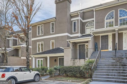 31 Brittany Way, Atlanta, GA 30324-2962