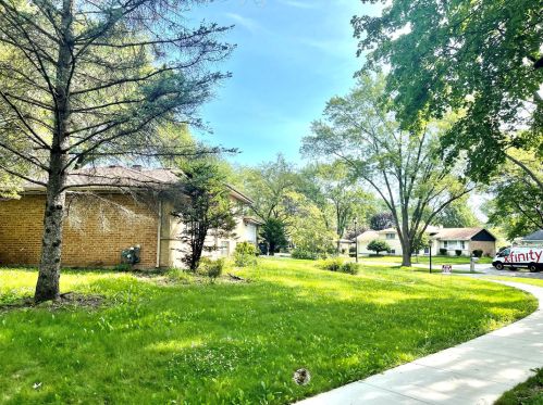 1818 Iris Dr, Palatine, IL 60074-1276