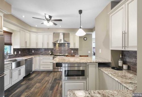 39 Springfield Ave, Hasbrouck Heights, NJ 07604-1026