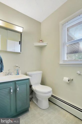 60 Baugher Dr, Hanover PA 17331-4004 exterior