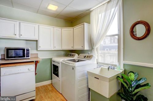 521 Walnut St, Lancaster PA  17603-3305 exterior