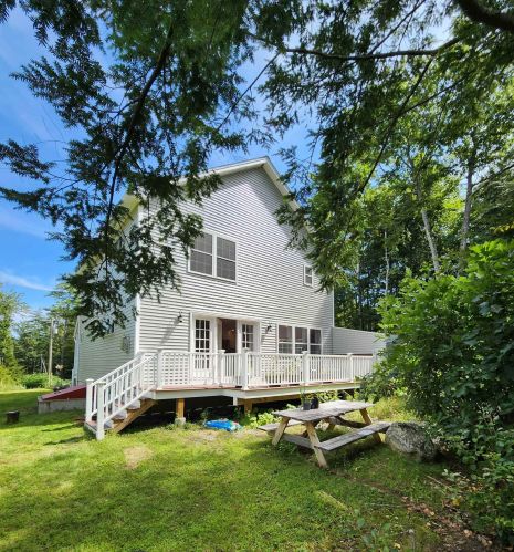 31 Chuck St, Weare, NH 03281-5503