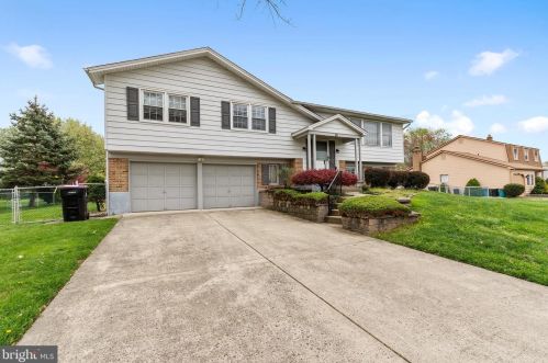 105 Roberts Dr, Somerdale, NJ 08083-2409