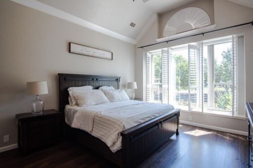 210 Wellington Rd, Irving TX 75063-7201 exterior