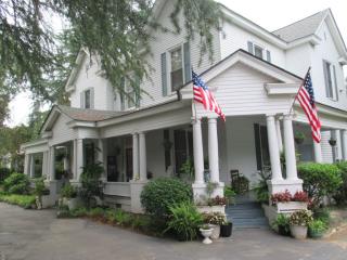1304 Main St, Abbeville, SC 29620-1668
