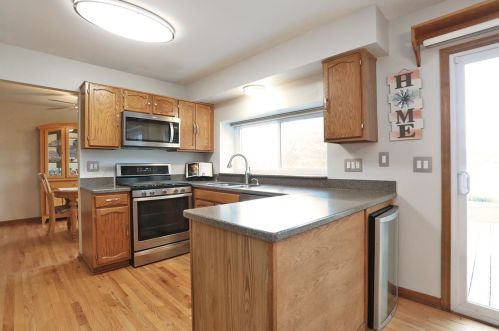 809 Burning Trl, Carol Stream IL  60188-9148 exterior