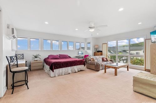 243 Ainahou St, Honolulu HI  96825-1512 exterior