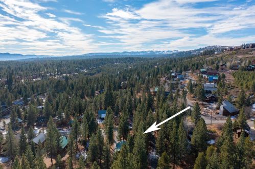 14236 Wolfgang Rd, Truckee CA  96161-6903 exterior