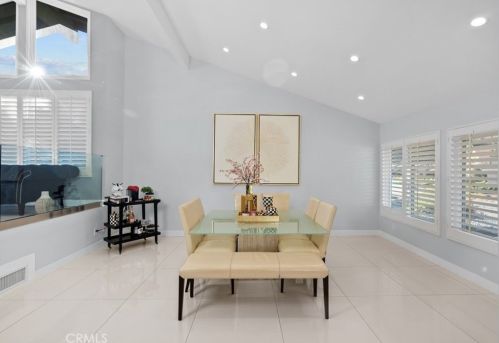 1130 Old Phillips Rd, Glendale CA  91207-1112 exterior