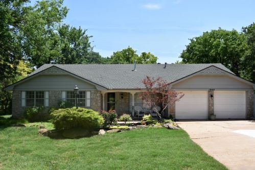 1944 Red Fox Rd, Edmond, OK 73034-5834