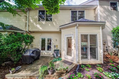 10 Frst Rdg Ct, Atlanta GA  30350-1802 exterior