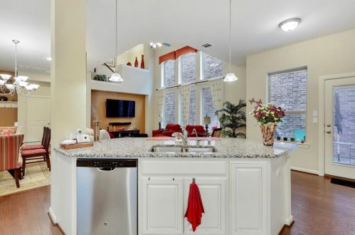 6639 Deleon St, Irving TX  75039-3437 exterior