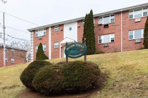 73 Sigwin Dr, Wallingford CT  06492-4845 exterior