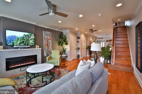 636 Jackson St, Philadelphia, PA 19148-3227