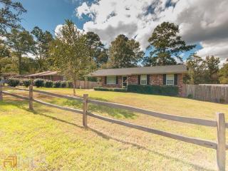 727 Greenbriar Dr, Columbus, GA 31907-4680