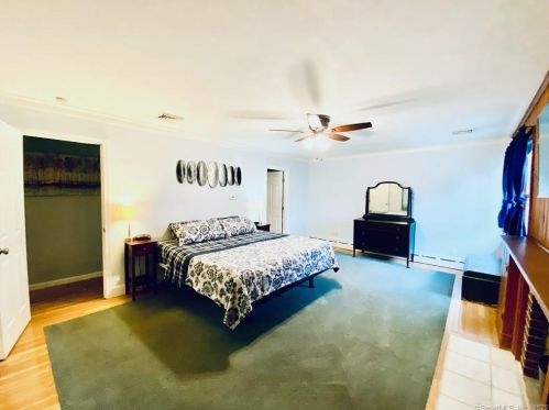 4 Cove View Dr, Quaker Hill CT  06375-1501 exterior