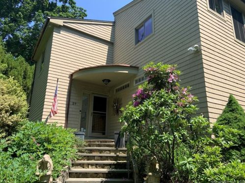 29 Splitrock Rd, Norwalk CT  06854-4713 exterior
