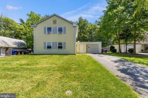 24 Gaffney Ln, Willingboro, NJ 08046-3002
