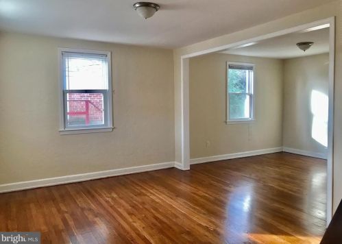 6520 Cedar Ln, Falls Church, VA 22042-2327