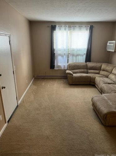 949 Pleasant Valley Rd, Wapping CT  06074-4240 exterior