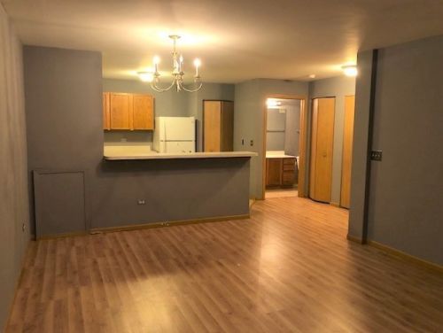 303 Silverstone Dr, Carpentersville, IL 60110-1174