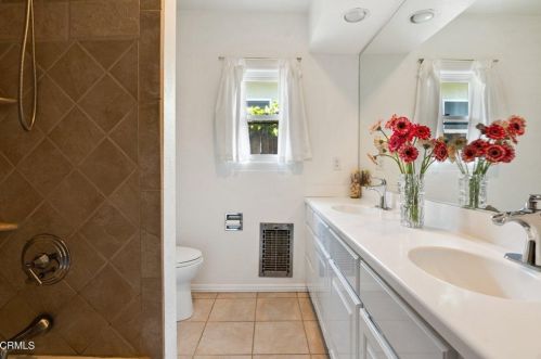 2347 Caracas St, Glendale CA  91214-3004 exterior