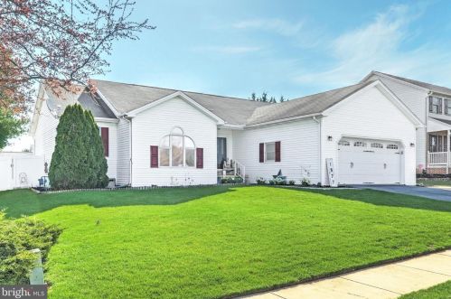 1877 Golden Eagle Dr, York, PA 17408-9588