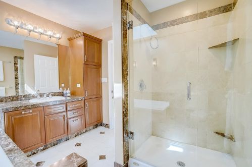 1550 Hawthorne Pl, Bannockburn IL  60015-2008 exterior