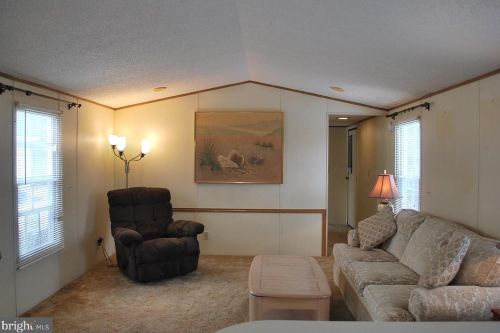 38 Hathaway Dr, Carlisle PA 17015-8892 exterior