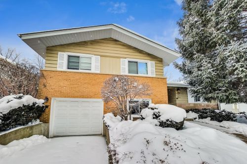 1026 Kenton Rd, Bannockburn, IL 60015-3306