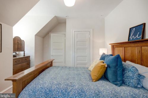 301 Gravers Ln, Philadelphia PA 19118-2802 exterior