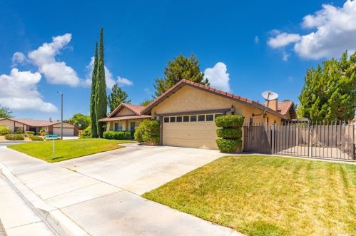 1643 Park Somerset St, Lancaster, CA 93534-6255