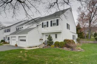 81 Hampshire Dr, Mendham, NJ 07945-2003