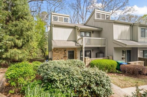 1285 Druid Knoll Dr, Atlanta GA  30319-4146 exterior