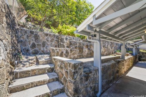 2071 10th Ave, Honolulu HI  96816-2929 exterior