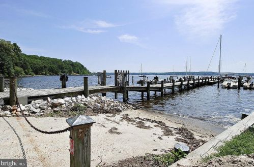 16 Severn Riv Rd, Severna Park MD 21146-4659 exterior