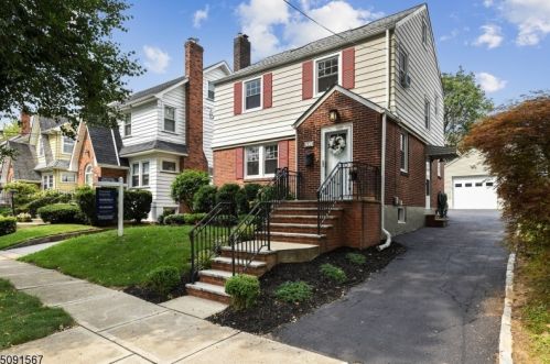 27 Lowell Ter, Bloomfield, NJ 07003-2925